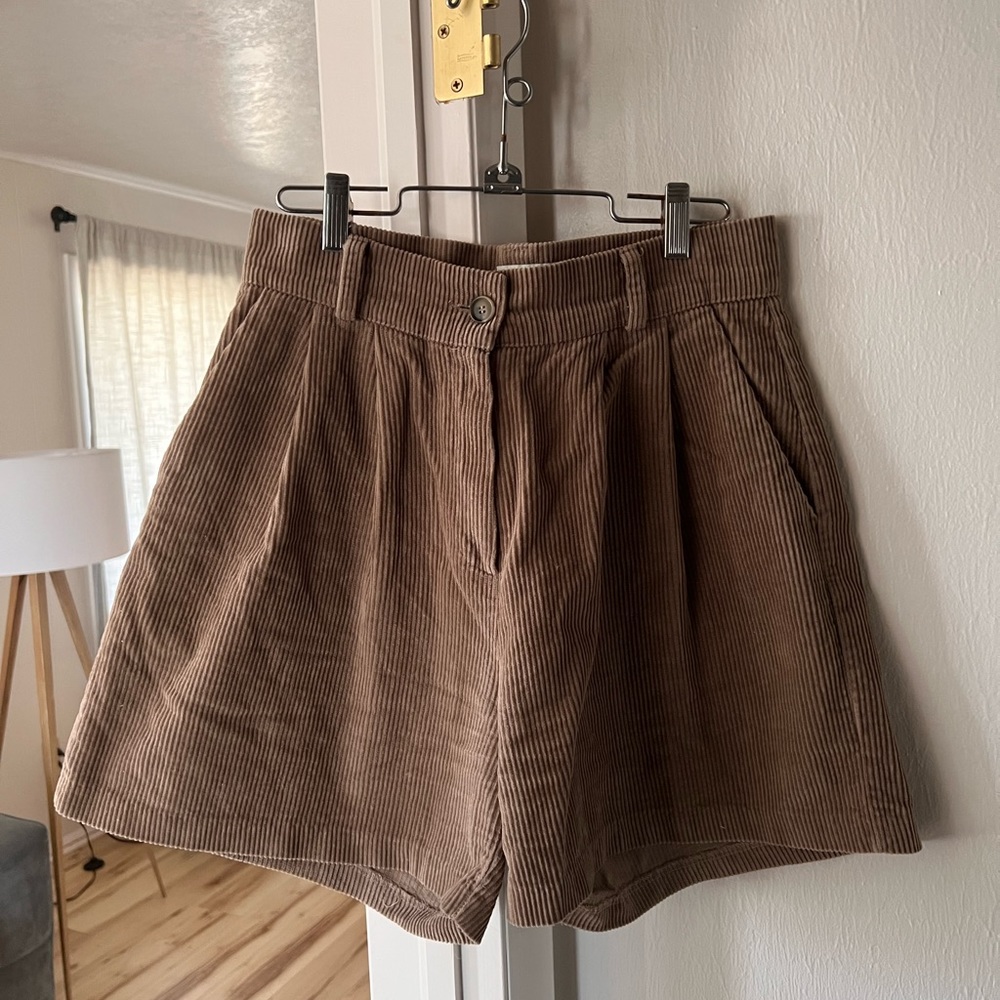 Olive Clothing / Corduroy Shorts / size M / Beige